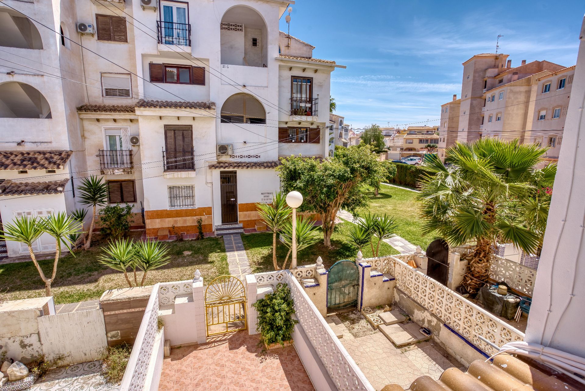 Vista exterior de Planta baixa en venda en Torrevieja amb Aire condicionat, Terrassa i Moblat