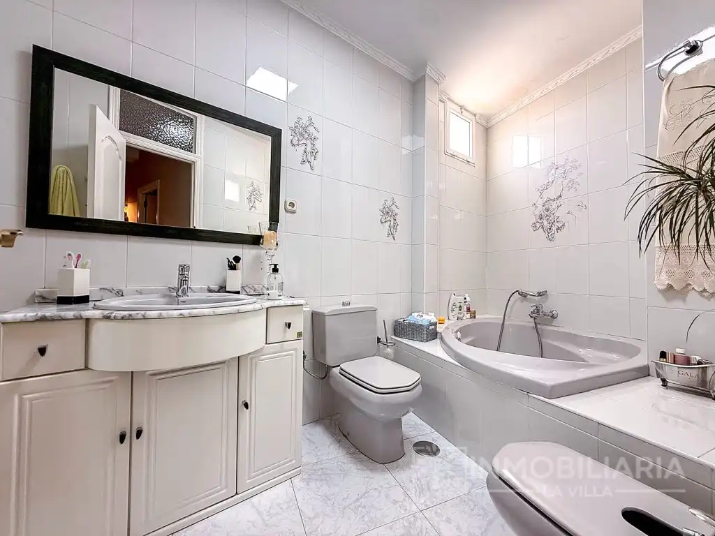 Bathroom of Flat for sale in Coín
