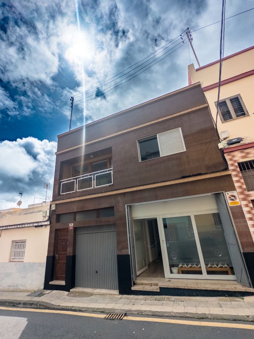 Vista exterior de Casa o chalet en venta en San Cristóbal de la Laguna con Terraza, Trastero y Amueblado