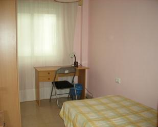 Bedroom of Flat to rent in  Granada Capital  with Heating, Terrace and Furnished