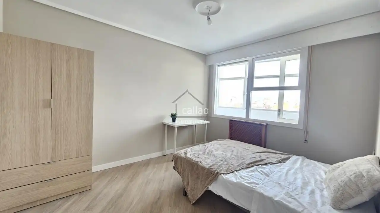 Habitación de Piso para compartir en Ferrol con Calefacción y Amueblado