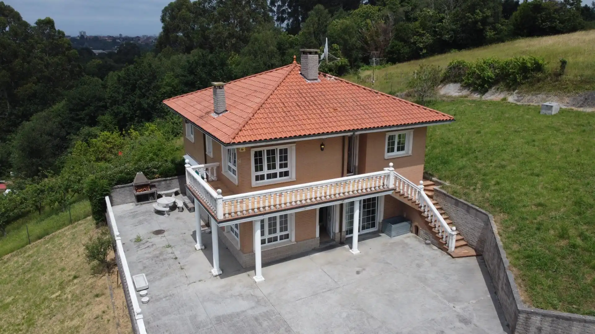 Vista exterior de Casa o xalet en venda en Gijón  amb Calefacció, Jardí privat i Traster