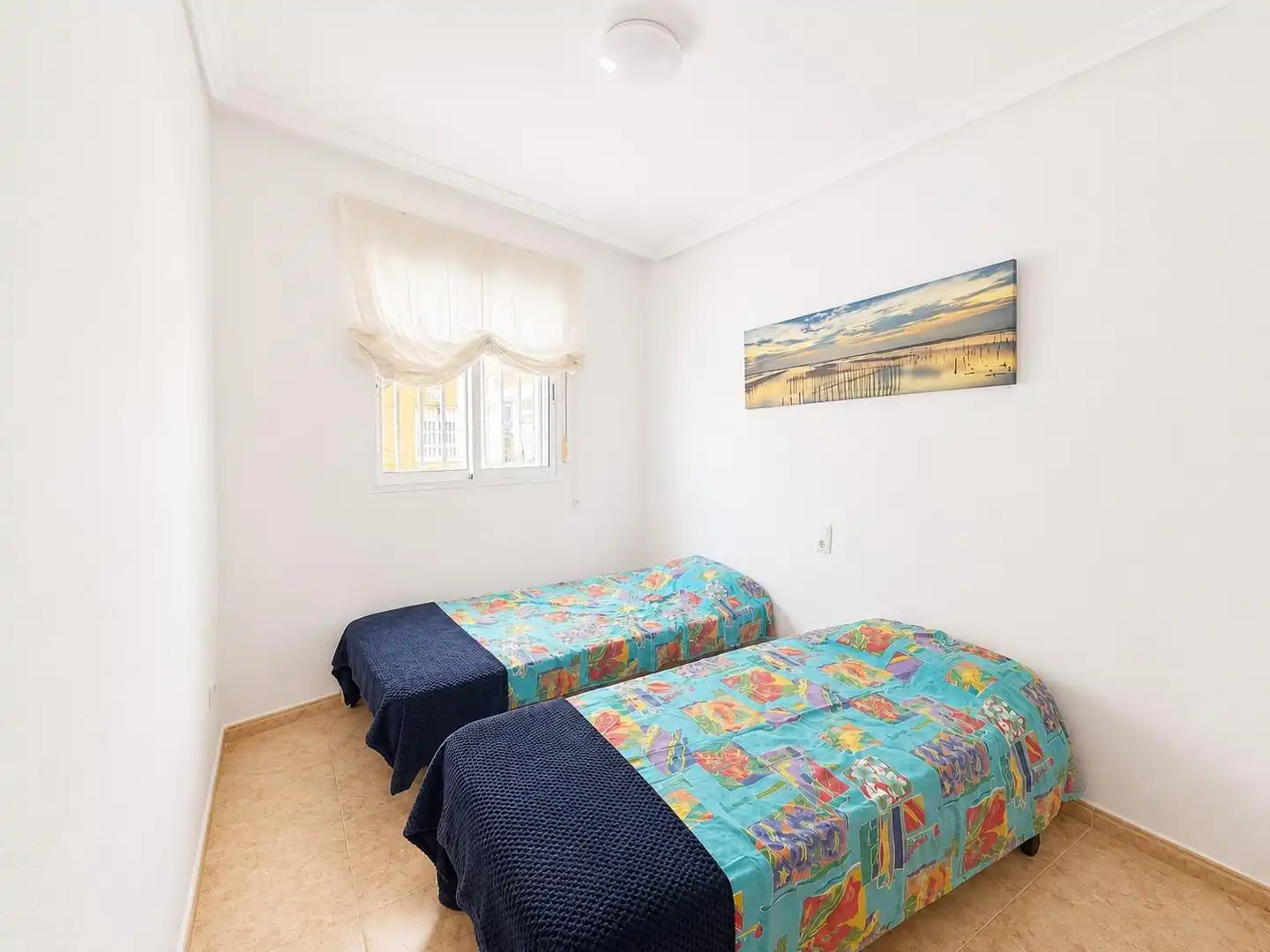 Habitación de Planta baja en venta en Torrevieja con Amueblado, Lavadora y Microondas