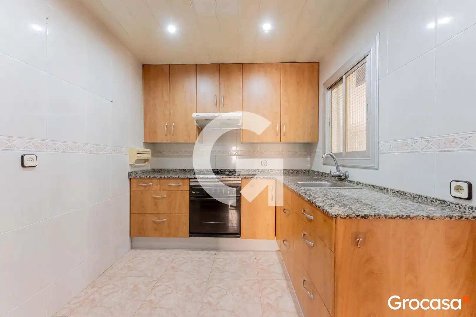 Kitchen of Flat for sale in Cornellà de Llobregat  with Oven