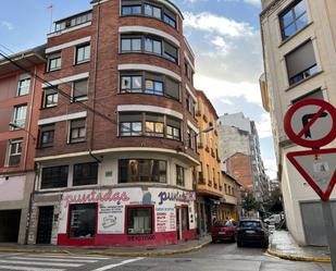 Vista exterior de Pis en venda en Ponferrada amb Calefacció