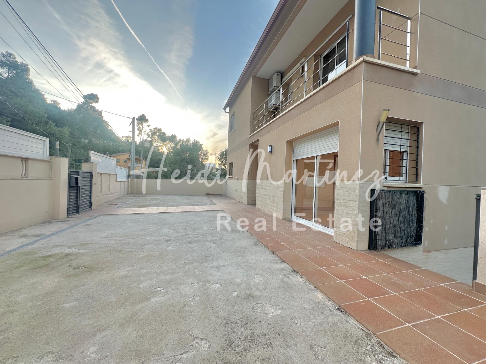 Vista exterior de Casa o xalet en venda en Cervelló