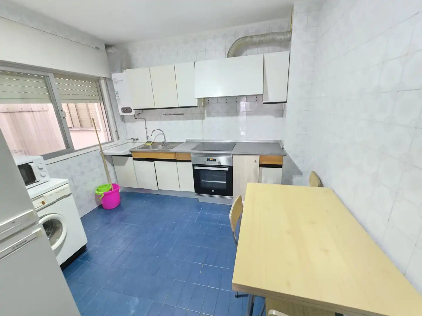 Kitchen of Flat for rent in Vigo   with Parquet flooring, Furnished and Balcony
