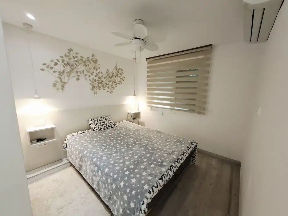 Habitación de Apartamento en venta en Marbella con Jardín privado, Amueblado y Alarma