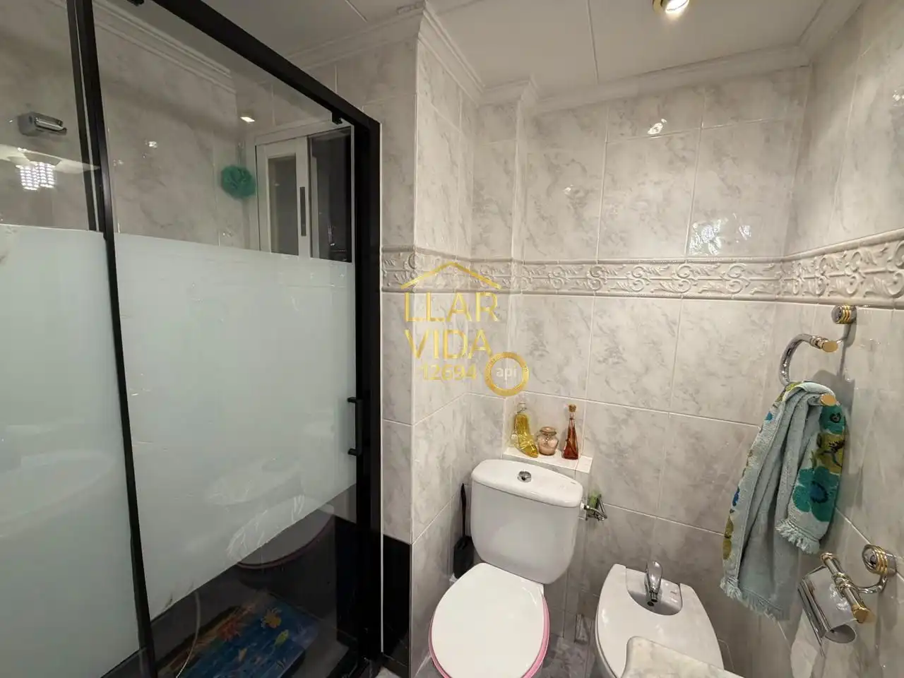 Badezimmer von Wohnung zum Verkauf in Lleida mit Klimaanlage, Heizung und Parkett