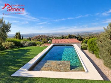 Xalet amb piscina en venda a Periurbano Este - Campiña