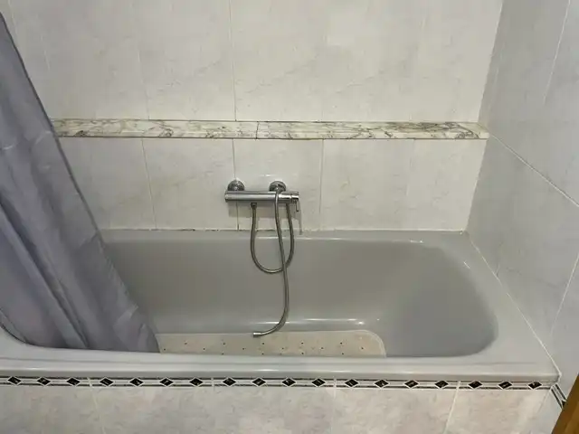 Bany de Pis en venda en Castellón de la Plana / Castelló de la Plana amb Calefacció, Terrassa i Traster