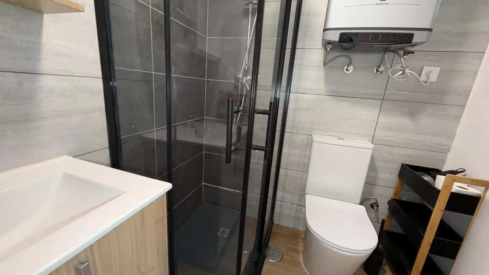Bathroom of Flat for rent in Ourense Capital   with Heating and Furnished