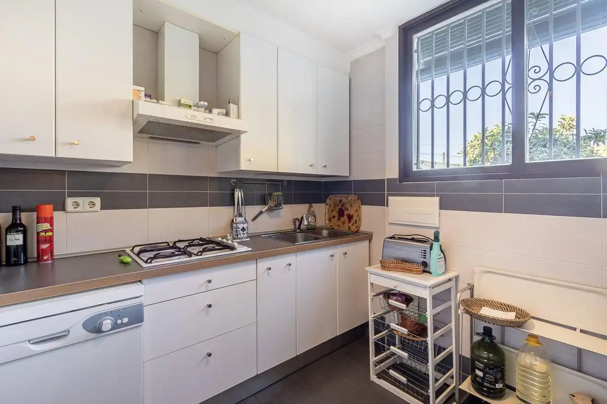 Cuina de Casa o xalet en venda en Pinos Genil amb Aire condicionat, Jardí privat i Terrassa