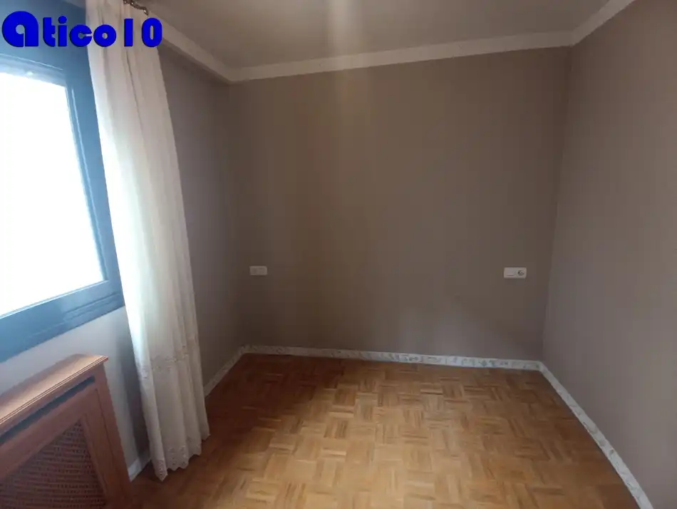 Flat for sale in Calle Doctor Antonio Bascarán Asúnsolo, Cerdeño - El Palais - Mercadín