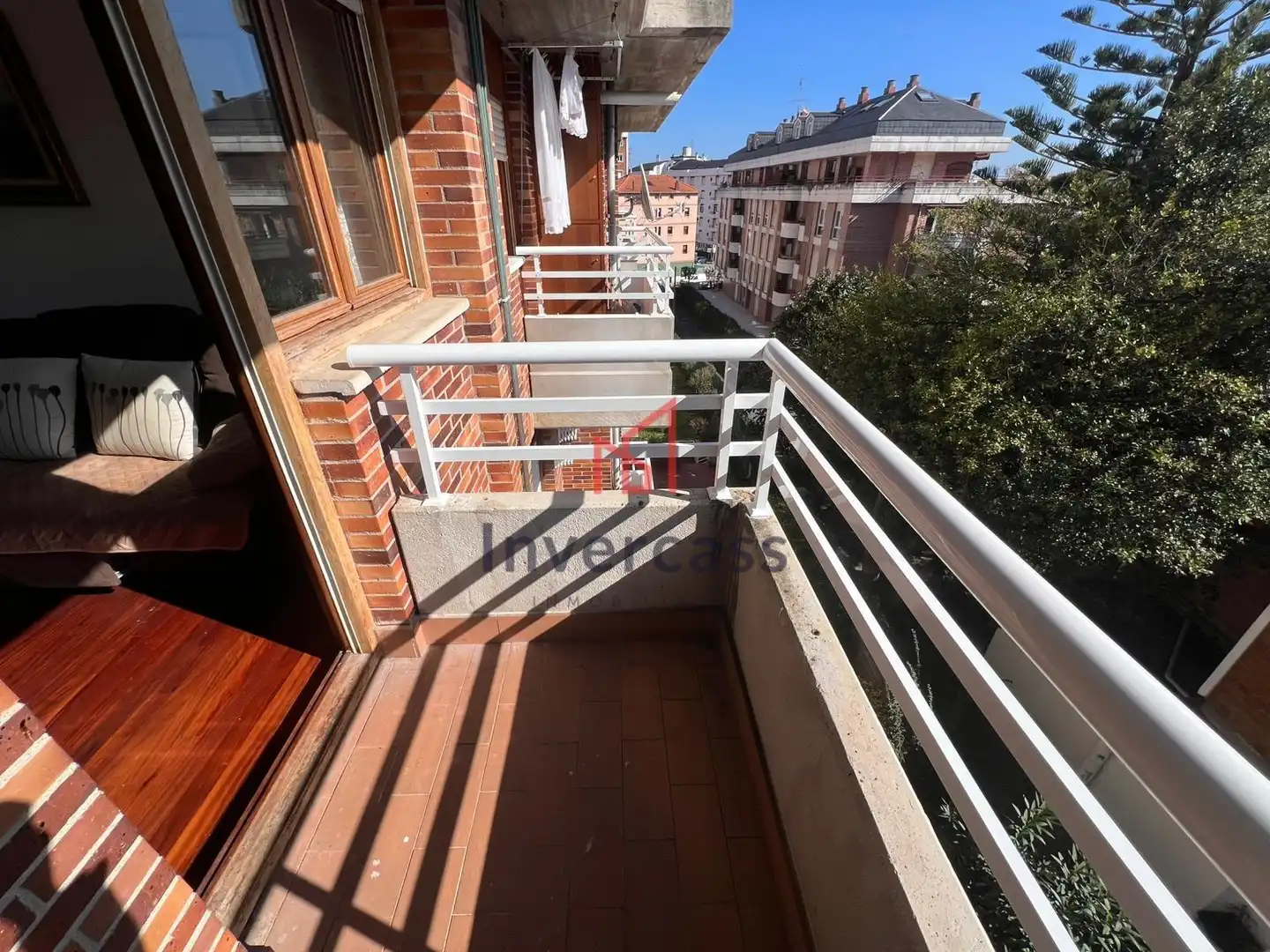 Vista exterior de Piso en venta en Castro-Urdiales con Calefacción y Terraza