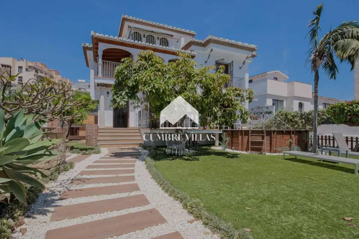Vista exterior de Casa o chalet en venta en Almuñécar con Jardín privado, Terraza y Amueblado