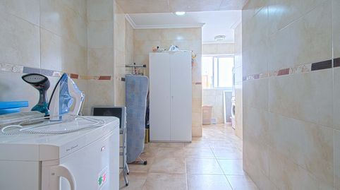 Foto 4 de Piso en venta en Calle Puerto de Viella, Juan XXIII - Rochelambert, Sevilla Capital