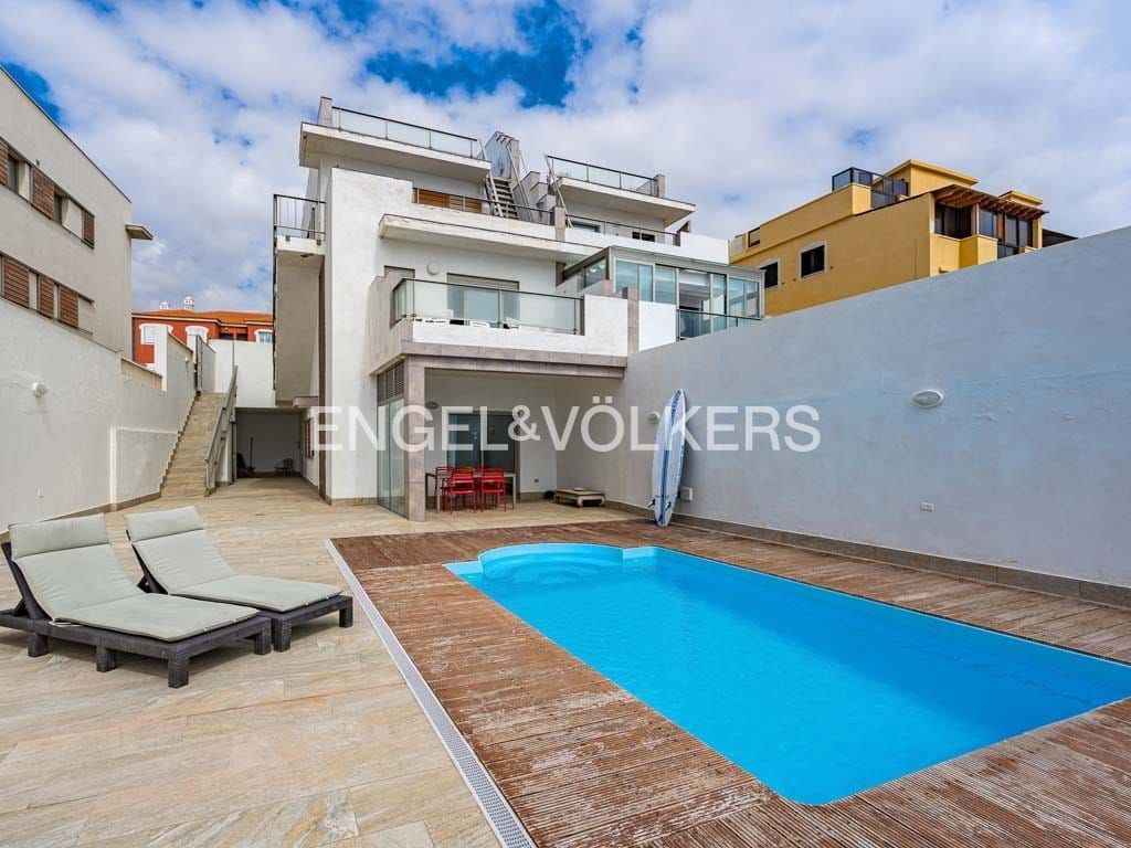 Vista exterior de Pis en venda en Arico amb Terrassa, Piscina i Moblat