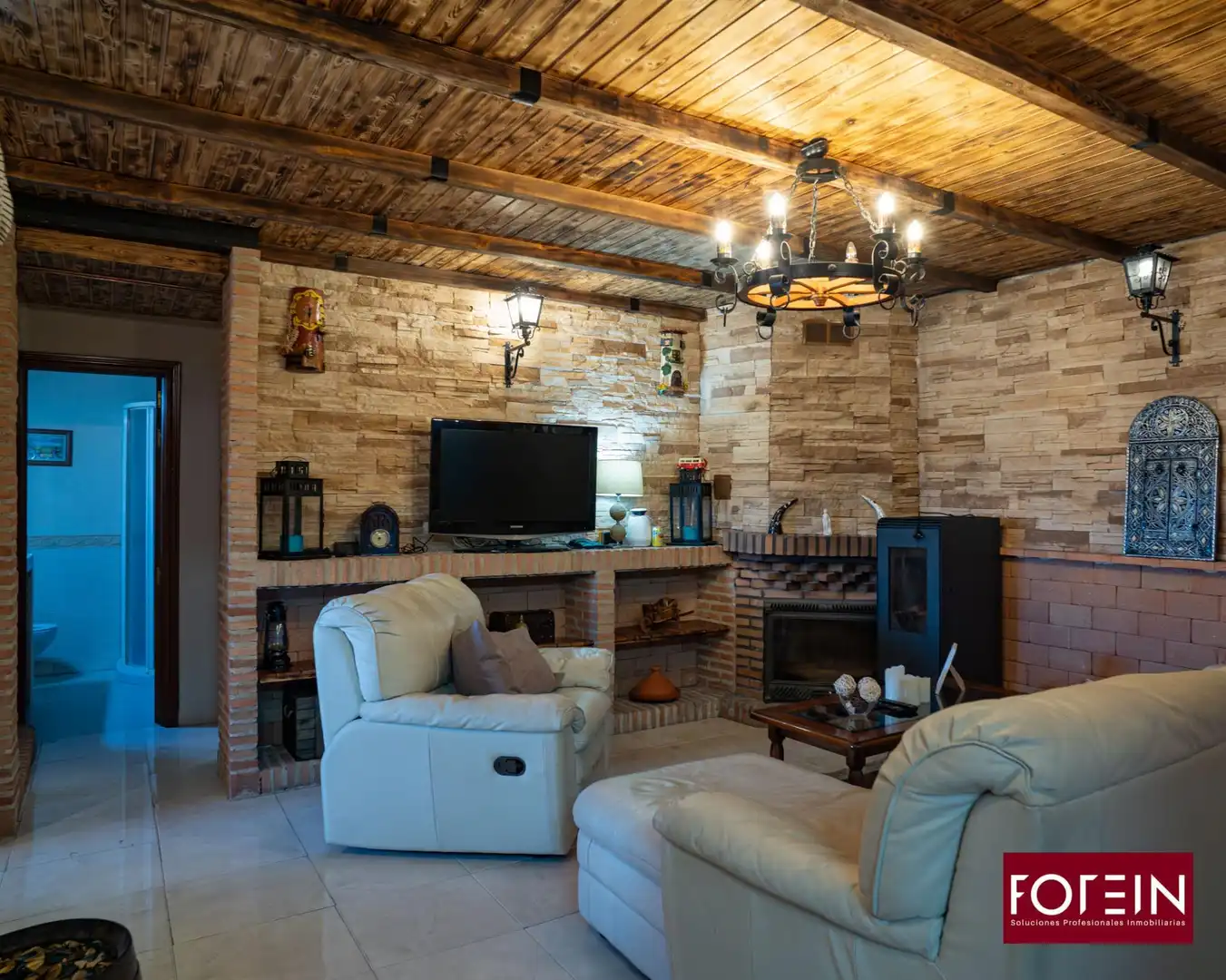 Sala d'estar de Casa o xalet en venda en Torrejón del Rey amb Aire condicionat, Calefacció i Jardí privat