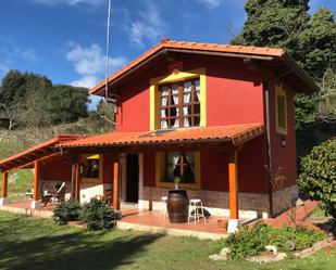 Exterior view of House or chalet for sale in Llanes