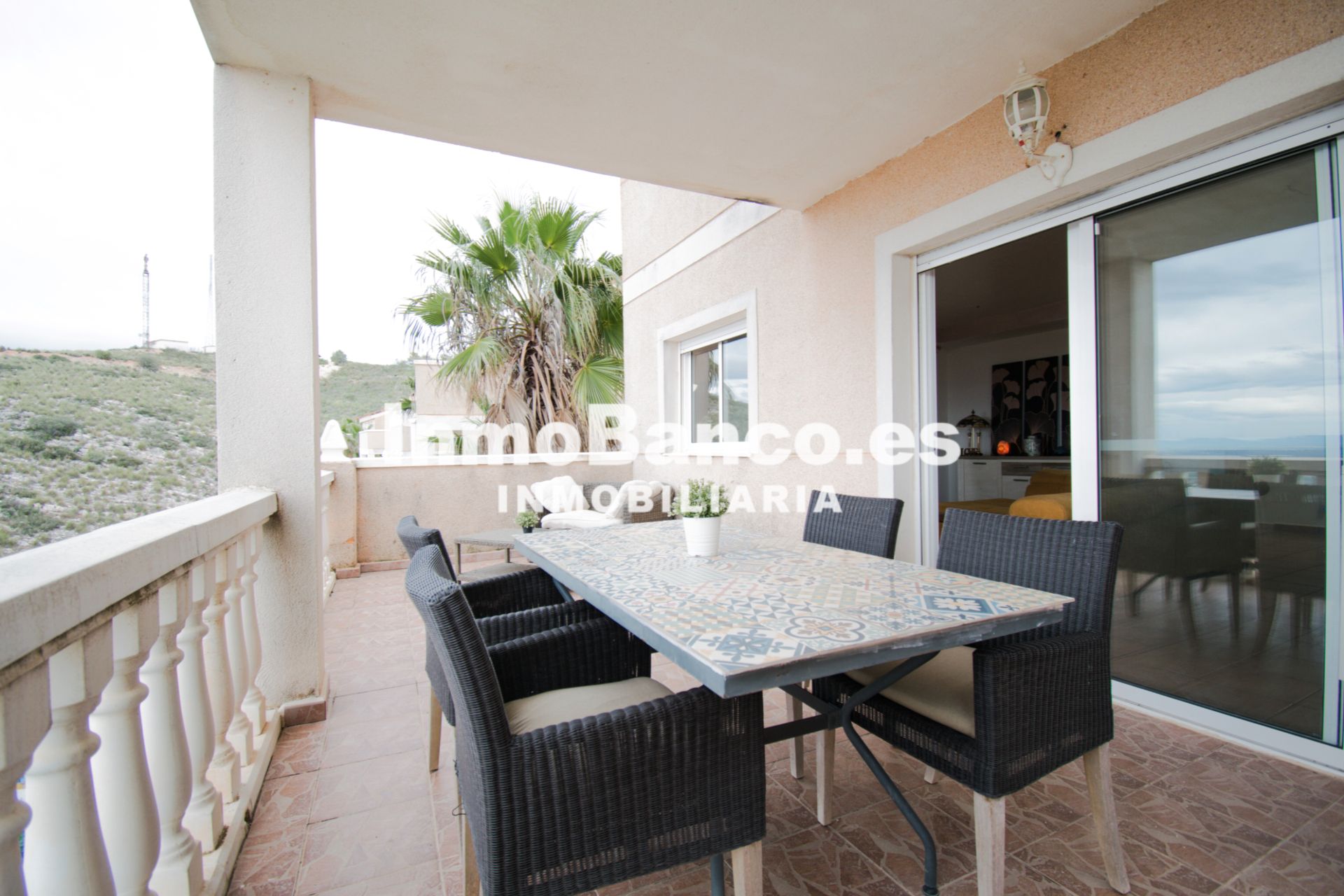 Vista exterior de Casa o xalet en venda en Chiva amb Aire condicionat, Jardí privat i Terrassa