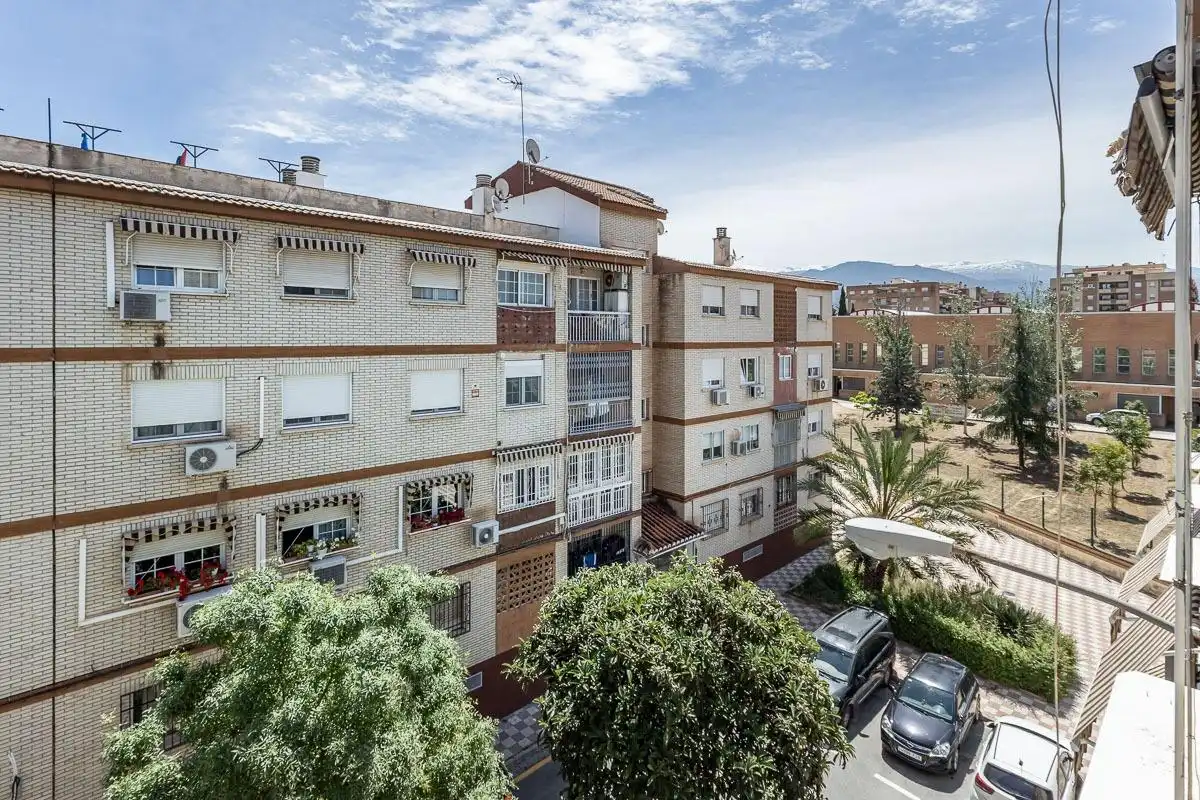 Vista exterior de Piso en venta en Granada con Aire acondicionado y Calefacción