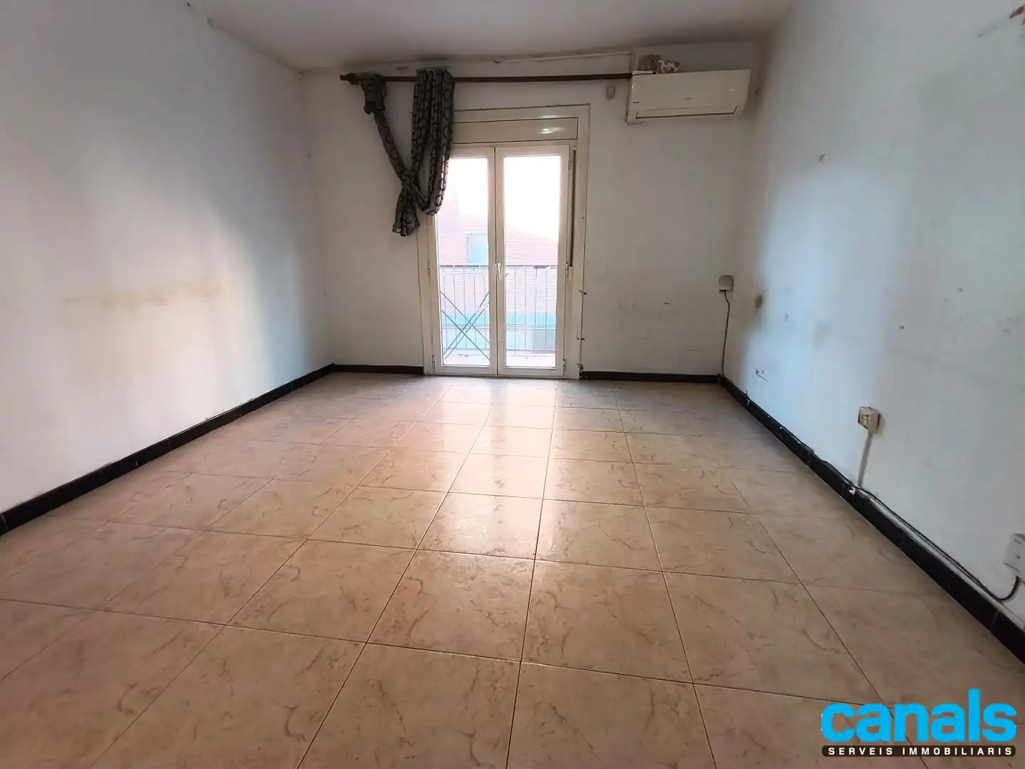 Sala de estar de Piso en venta en Cerdanyola del Vallès con Aire acondicionado, Parquet y Horno