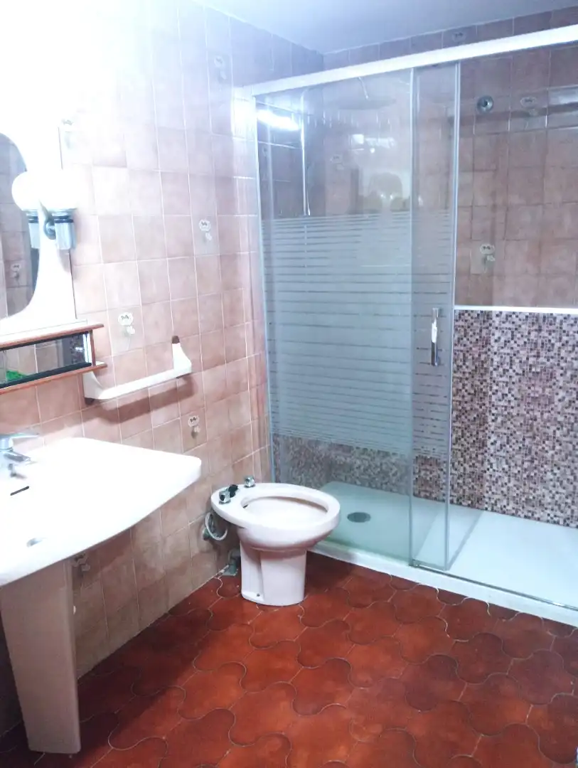 Baño de Piso de alquiler en Valencia con Amueblado y Balcón