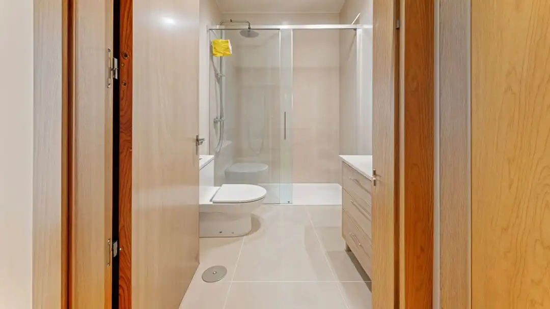 Badezimmer von Wohnung zur Miete in Madrid mit Klimaanlage, Heizung und Privatgarten