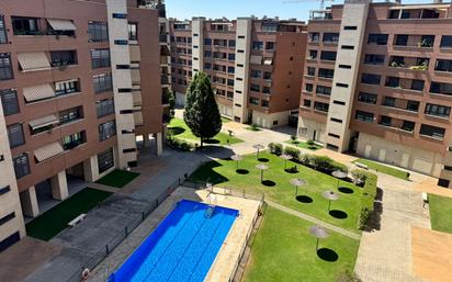 Swimming pool of Flat to rent in  Madrid Capital  with Air Conditioner