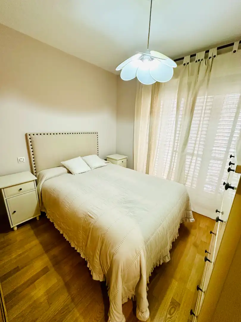 Habitación de Casa adosada en venta en Parla con Aire acondicionado, Calefacción y Jardín privado