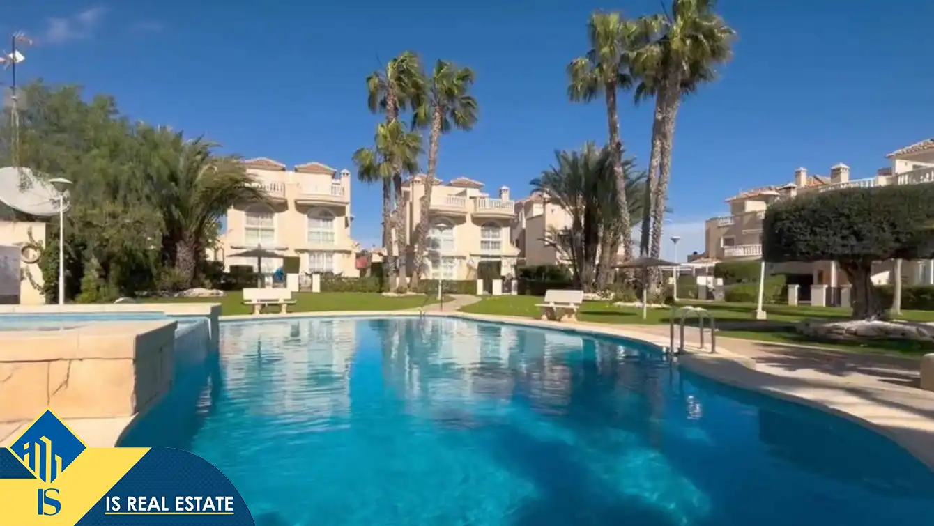 Vista exterior de Casa adosada en venta en Guardamar del Segura con Aire acondicionado, Calefacción y Jardín privado