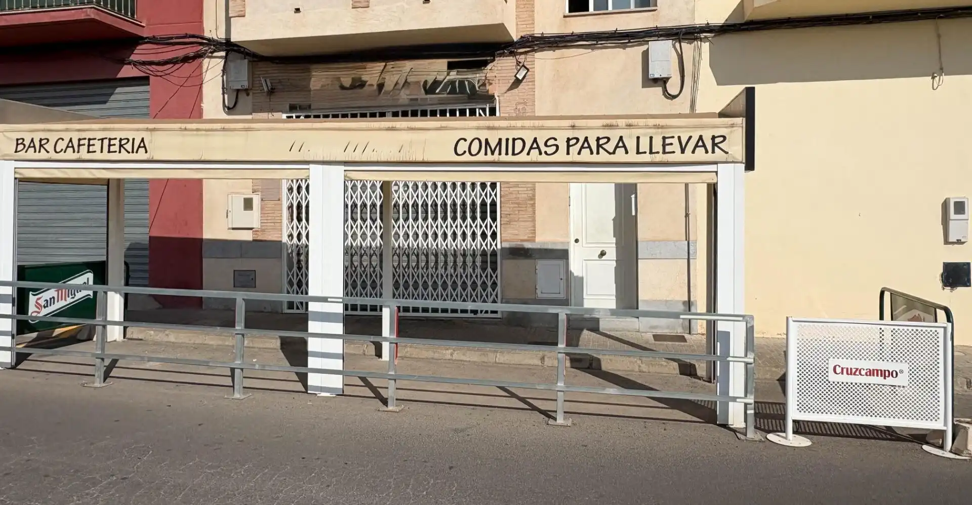 Exterior view of Commercial properties for sale in La Pobla de Vallbona  with Air Conditioner and Furnished
