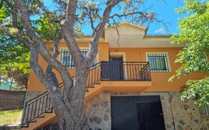 Vista exterior de Casa o xalet en venda en Maello amb Jardí privat, Terrassa i Traster