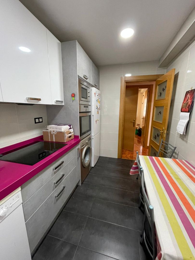 Kitchen of Flat for sale in Barakaldo   with Heating, Furnished and Oven