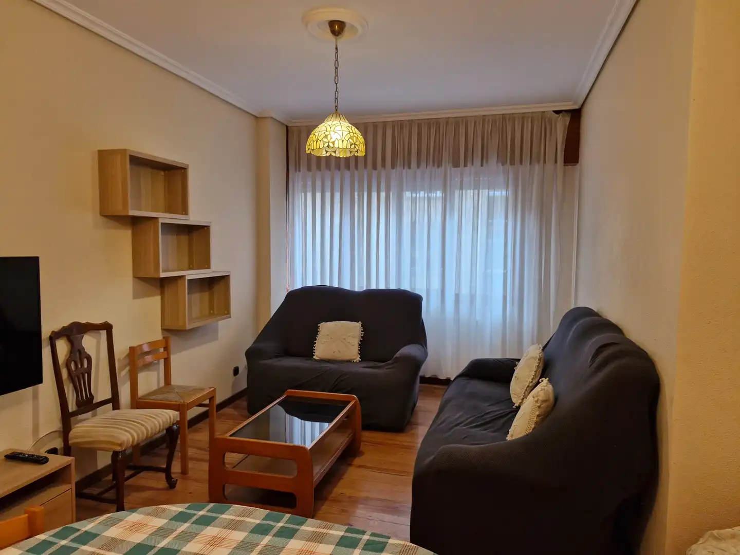 Sala de estar de Piso de alquiler en Vitoria - Gasteiz con Calefacción, Parquet y Amueblado