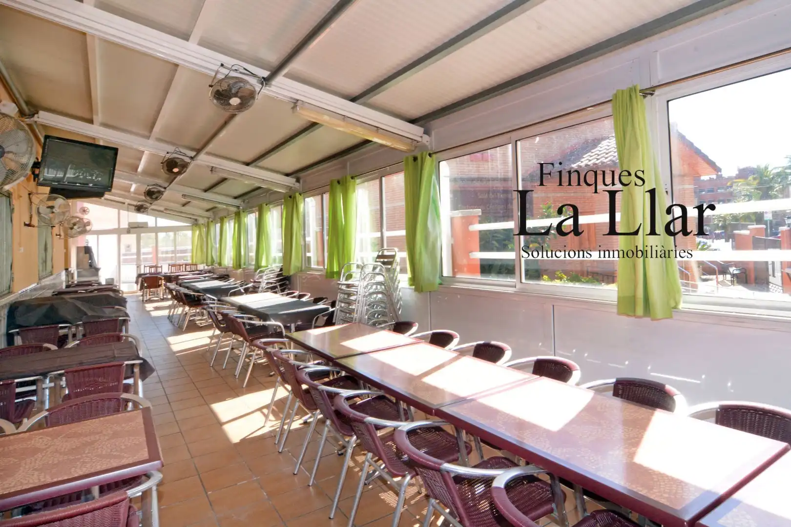 Commercial properties for sale in d'Ernest Lluch, Torrent Ballester