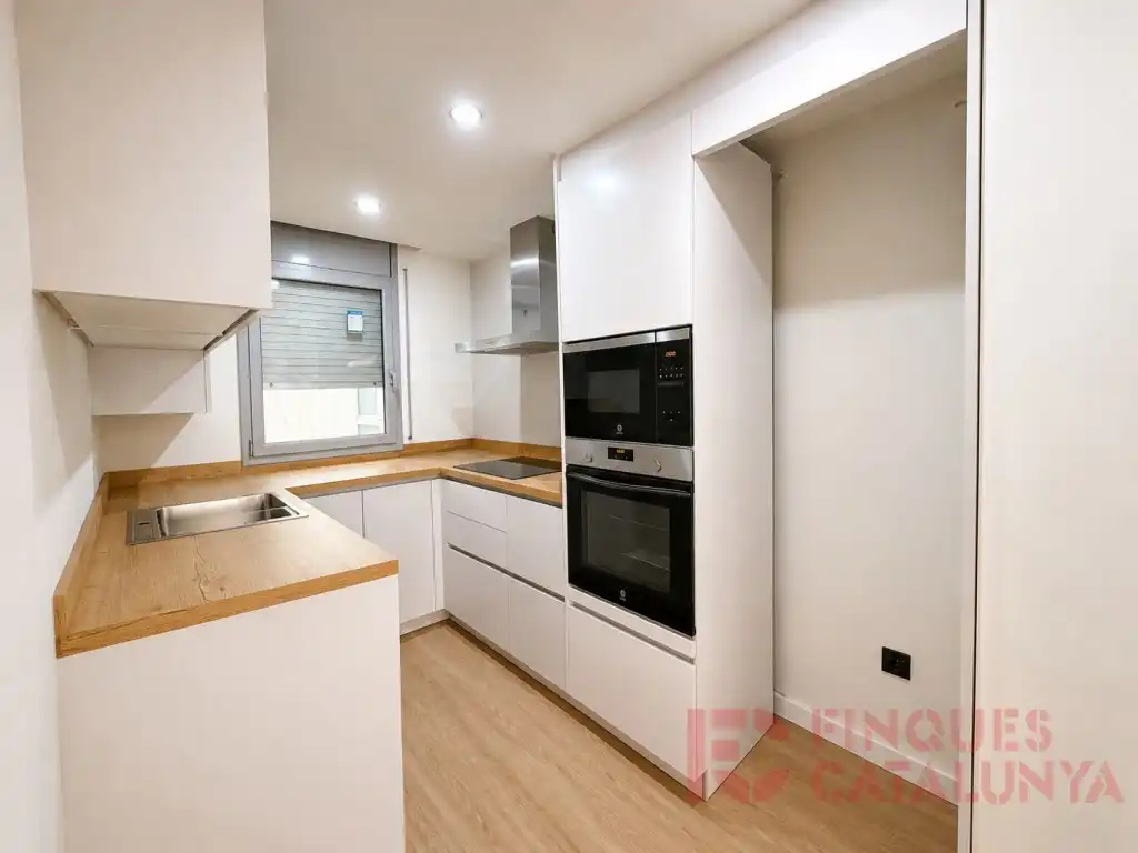 Cocina de Piso en venta en Girona con Calefacción y Balcón