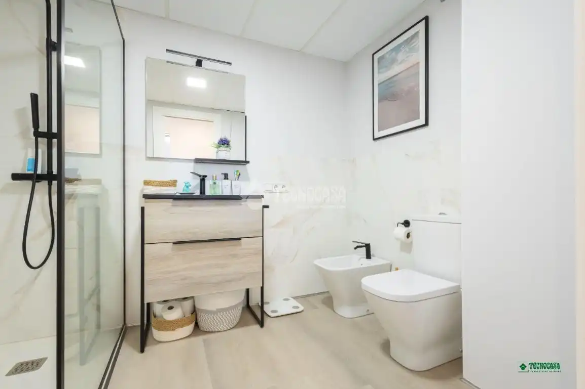 Badezimmer von Wohnung zum Verkauf in Almería