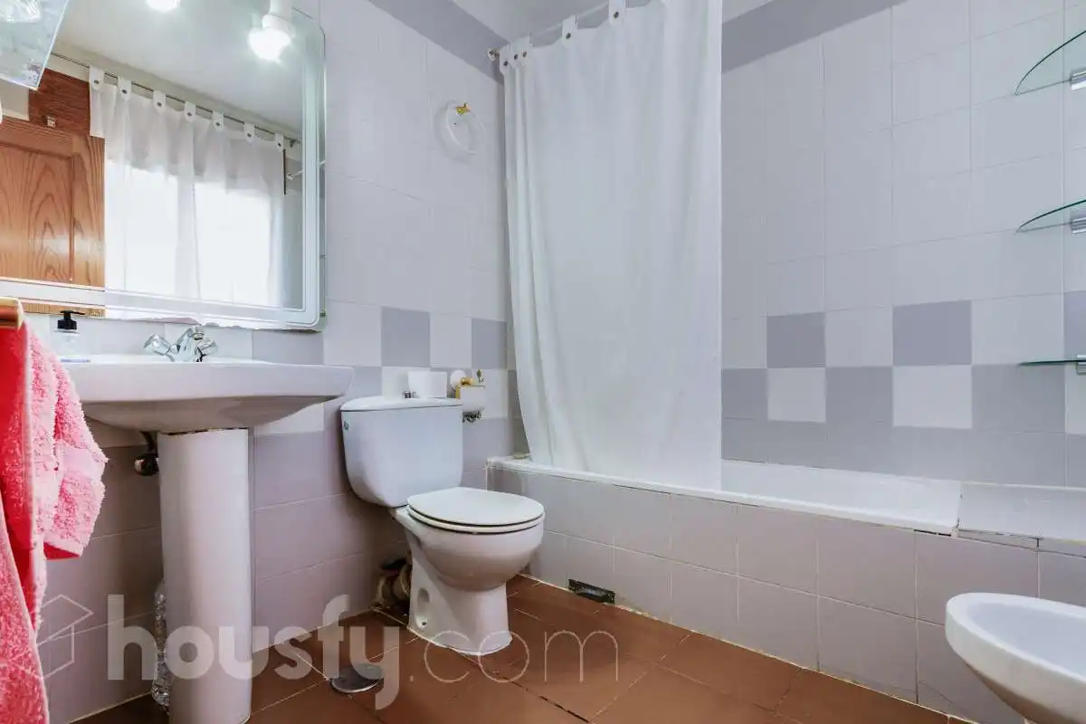 Baño de Casa o chalet en venta en Azuqueca de Henares con Calefacción, Jardín privado y Terraza