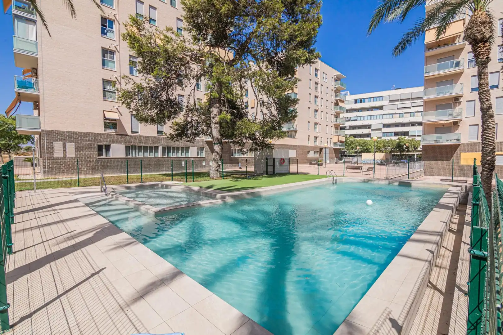 Piscina de Piso en venta en Elche / Elx con Aire acondicionado, Balcón y Piscina comunitaria