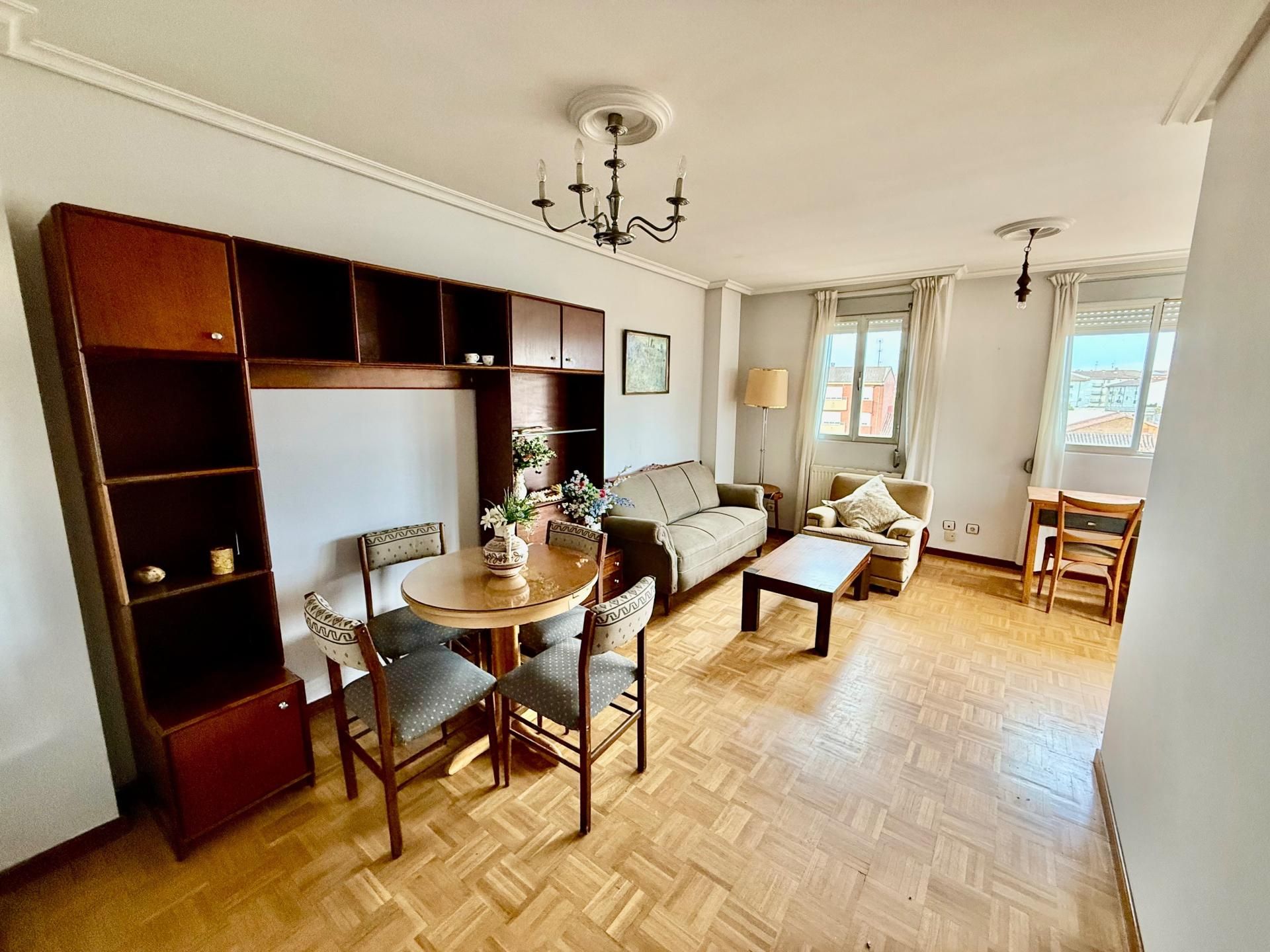 Living room of Flat for sale in Valencia de Don Juan  with Heating