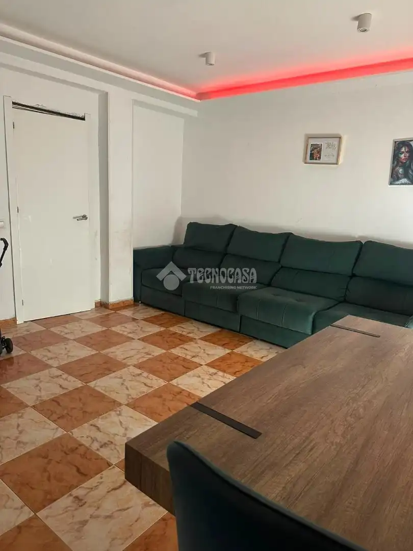 Sala d'estar de Pis en venda en Sevilla amb Aire condicionat, Terrassa i Moblat