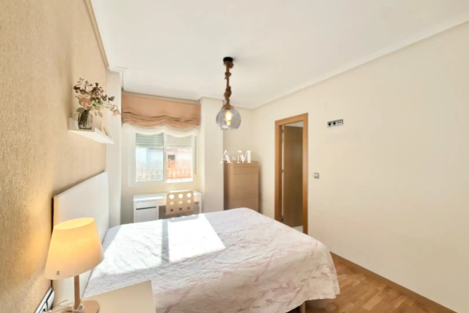 Dormitori de Apartament de lloguer en Torrevieja amb Aire condicionat, Calefacció i Terrassa