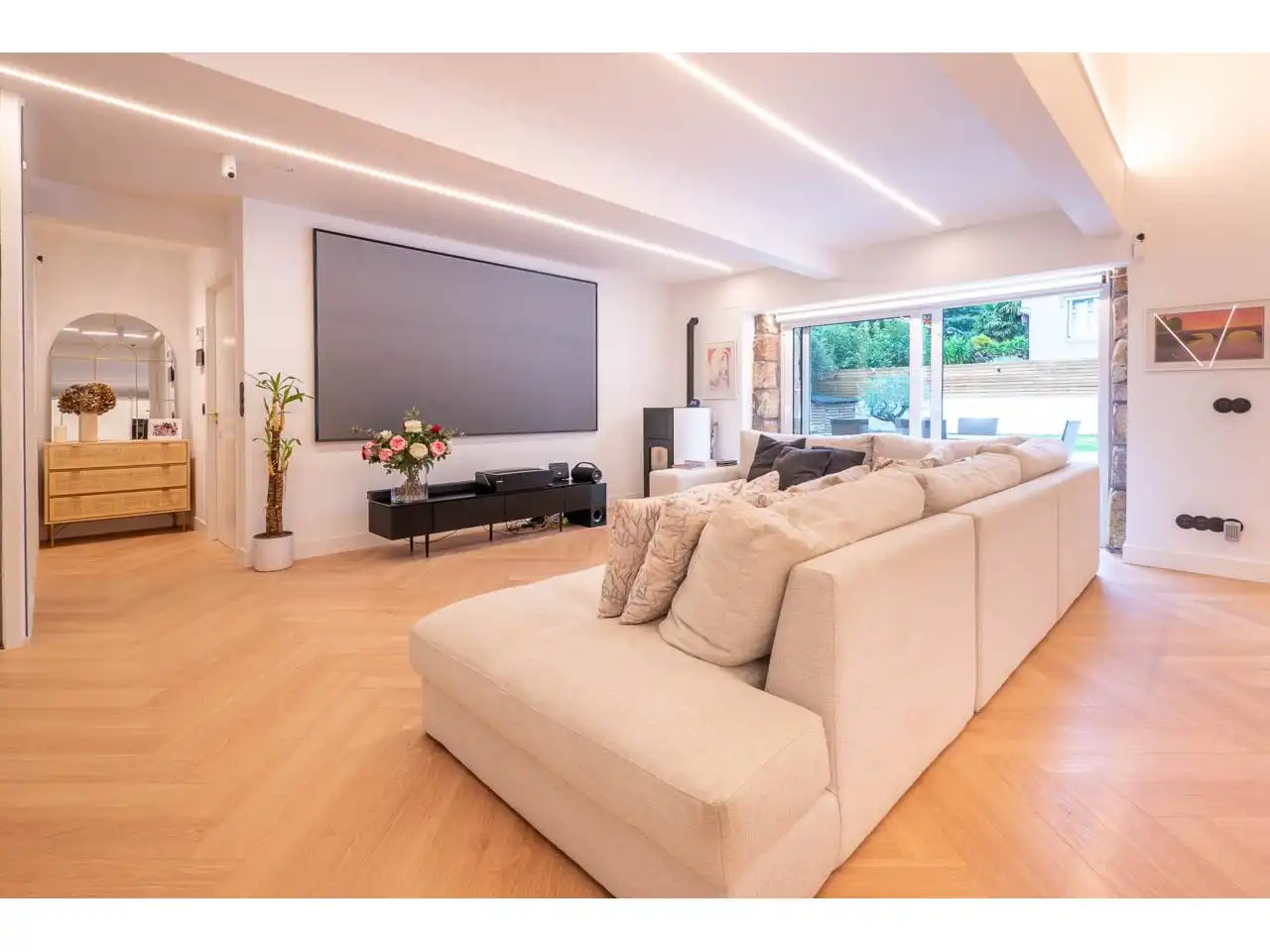Sala d'estar de Casa o xalet en venda en Donostia - San Sebastián  amb Aire condicionat, Calefacció i Jardí privat