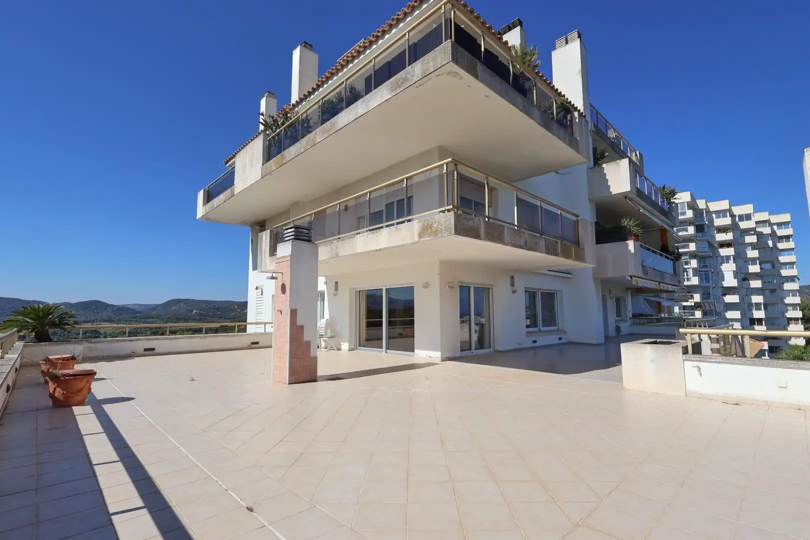 Vista exterior de Piso en venta en Sant Pere de Ribes con Calefacción, Terraza y Piscina comunitaria