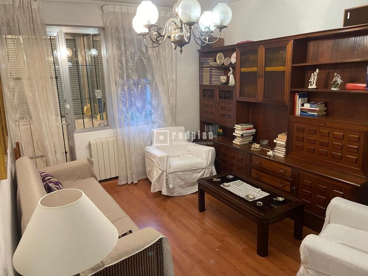 Sala d'estar de Pis en venda en  Madrid Capital amb Calefacció, Terrassa i Moblat