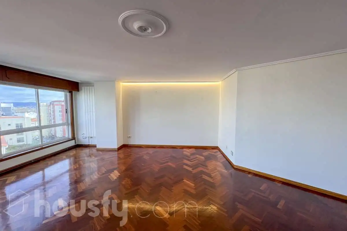 Sala d'estar de Pis en venda en Ferrol amb Aire condicionat, Calefacció i Parquet