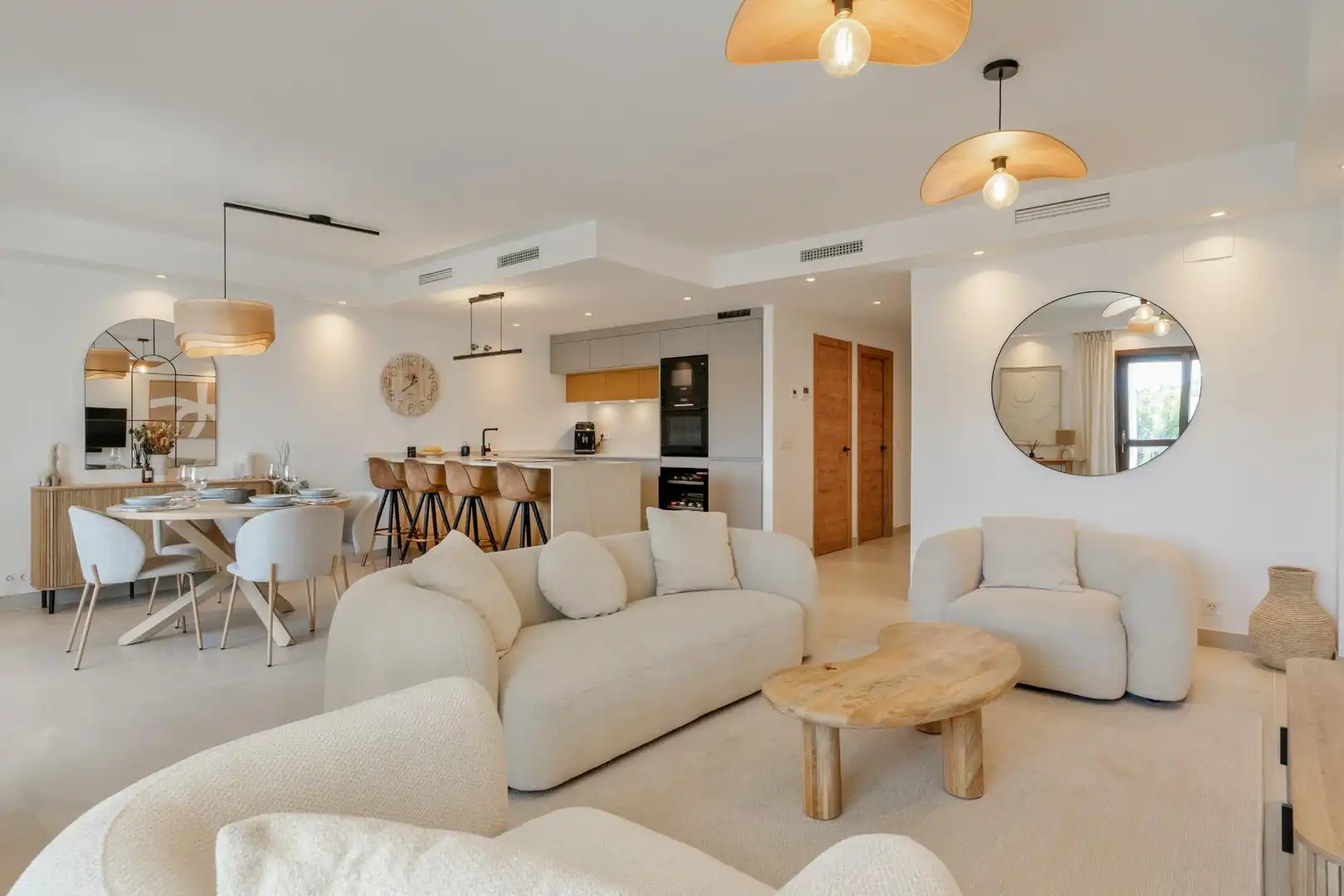 Sala d'estar de Casa adosada en venda en Estepona amb Aire condicionat, Calefacció i Terrassa