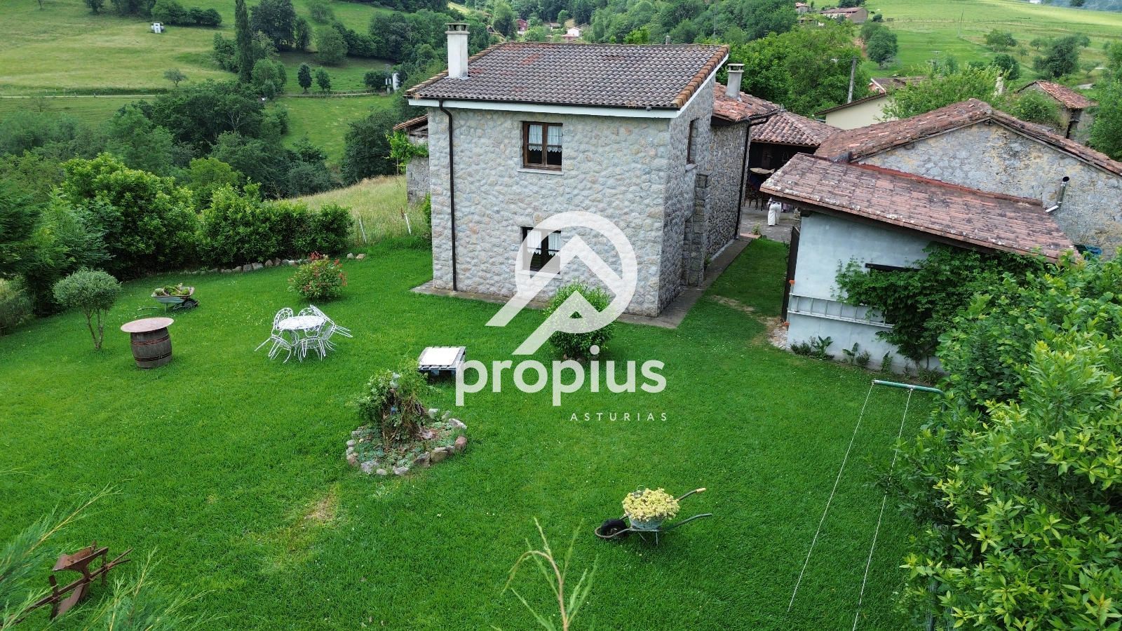 Casa o xalet en venda en Cangas de Onís amb Calefacció, Jardí privat i Terrassa